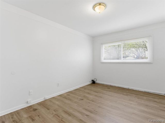 771 E Mansfield Avenue, Pontiac, MI 48340