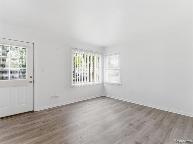771 E Mansfield Avenue, Pontiac, MI 48340