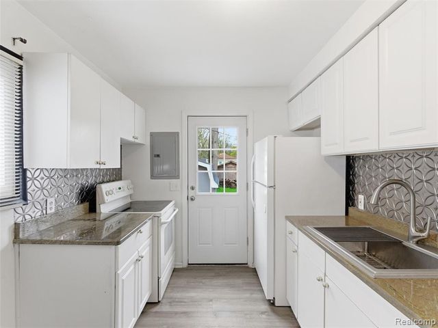771 E Mansfield Avenue, Pontiac, MI 48340