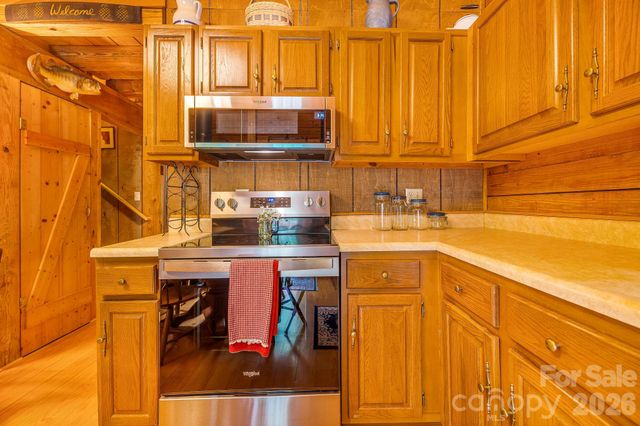 51 Spruce Street, Maggie Valley, NC 28751
