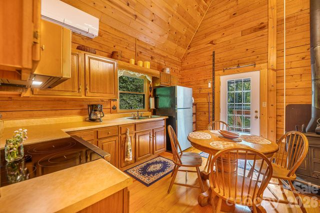 51 Spruce Street, Maggie Valley, NC 28751