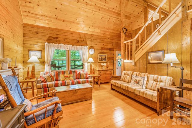 51 Spruce Street, Maggie Valley, NC 28751