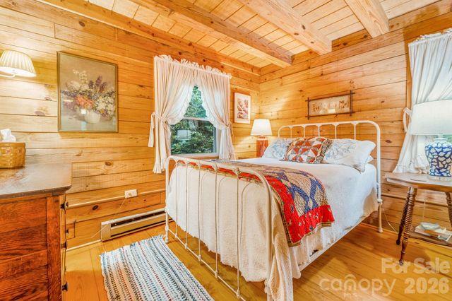 51 Spruce Street, Maggie Valley, NC 28751