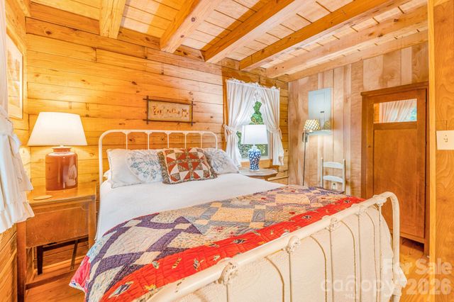 51 Spruce Street, Maggie Valley, NC 28751