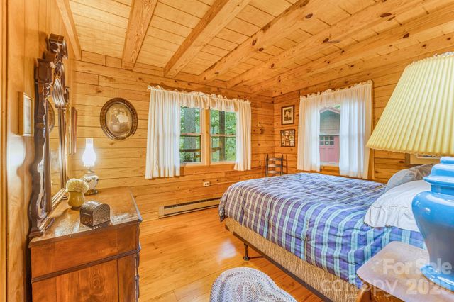 51 Spruce Street, Maggie Valley, NC 28751