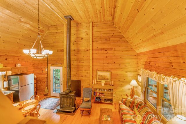 51 Spruce Street, Maggie Valley, NC 28751