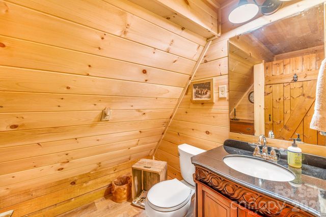 51 Spruce Street, Maggie Valley, NC 28751