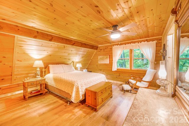 51 Spruce Street, Maggie Valley, NC 28751
