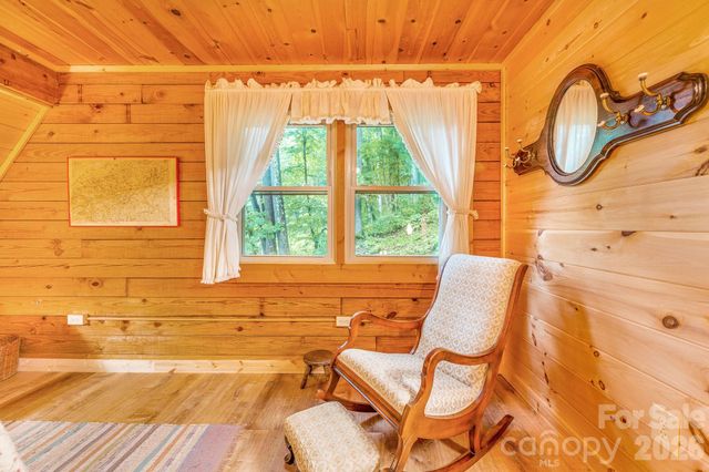 51 Spruce Street, Maggie Valley, NC 28751