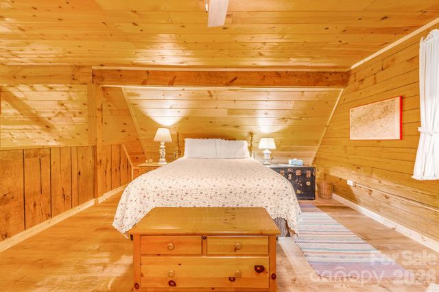 51 Spruce Street, Maggie Valley, NC 28751