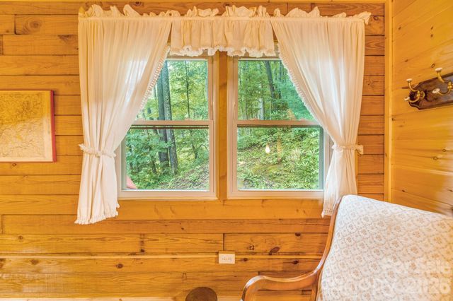 51 Spruce Street, Maggie Valley, NC 28751