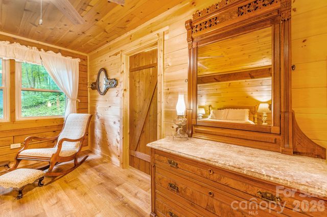 51 Spruce Street, Maggie Valley, NC 28751