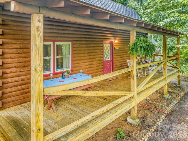 51 Spruce Street, Maggie Valley, NC 28751