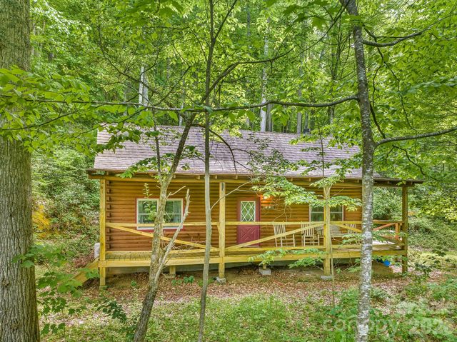 51 Spruce Street, Maggie Valley, NC 28751