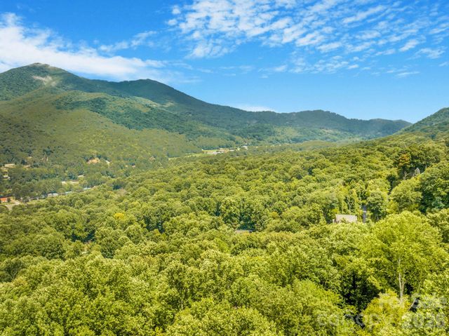 51 Spruce Street, Maggie Valley, NC 28751