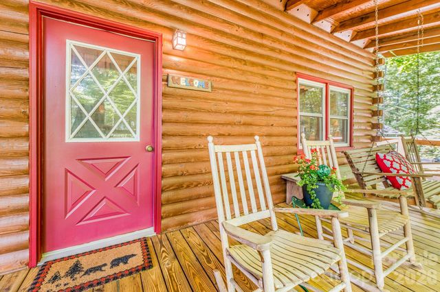 51 Spruce Street, Maggie Valley, NC 28751