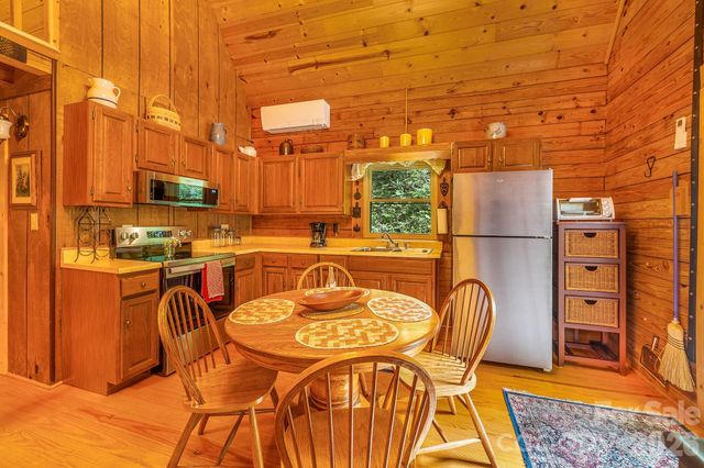 51 Spruce Street, Maggie Valley, NC 28751