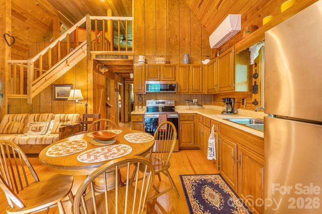 51 Spruce Street, Maggie Valley, NC 28751