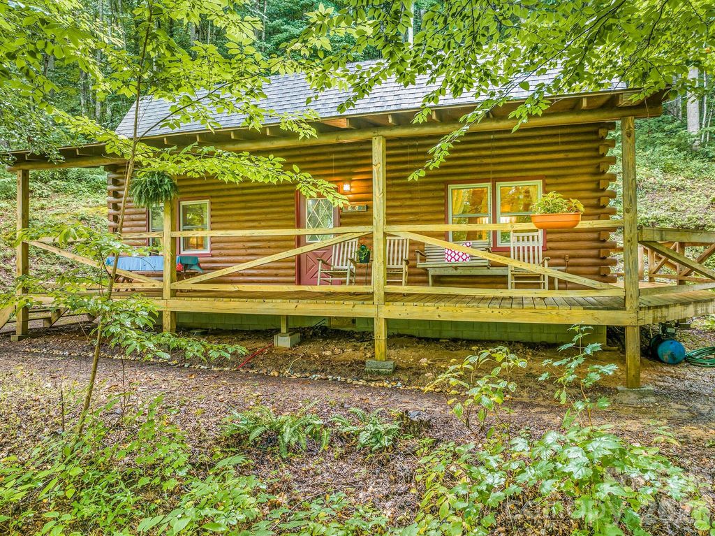 51 Spruce Street, Maggie Valley, NC 28751