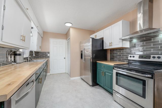 849 Lexington Rd, Wichita, KS 67218