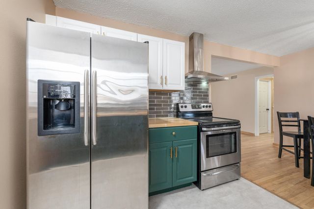 849 Lexington Rd, Wichita, KS 67218