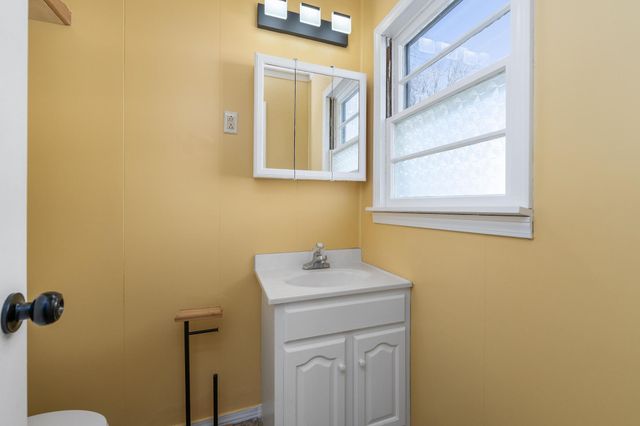 849 Lexington Rd, Wichita, KS 67218