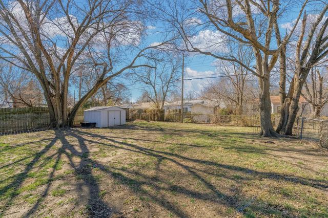 849 Lexington Rd, Wichita, KS 67218