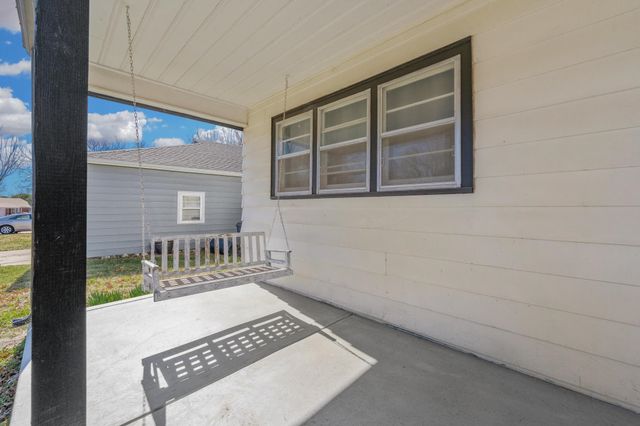 849 Lexington Rd, Wichita, KS 67218