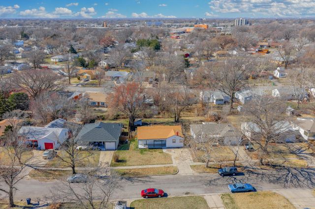 849 Lexington Rd, Wichita, KS 67218