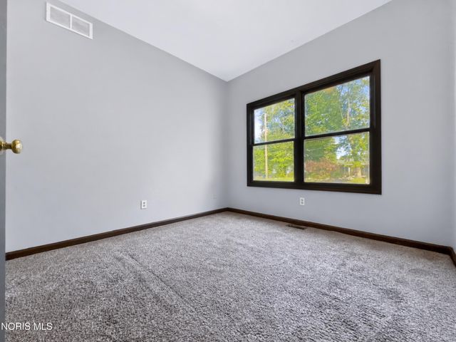 620 Favony Avenue, Holland, OH 43528