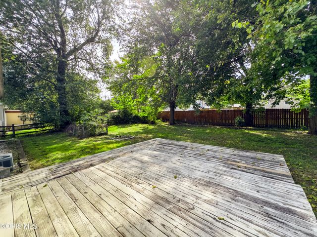 620 Favony Avenue, Holland, OH 43528