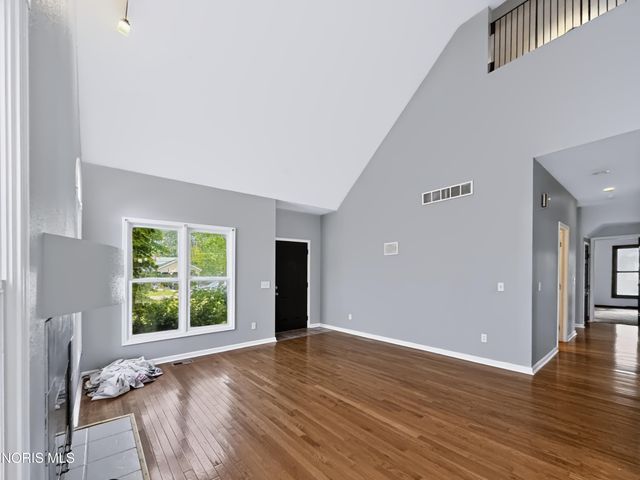620 Favony Avenue, Holland, OH 43528