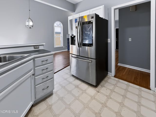 620 Favony Avenue, Holland, OH 43528