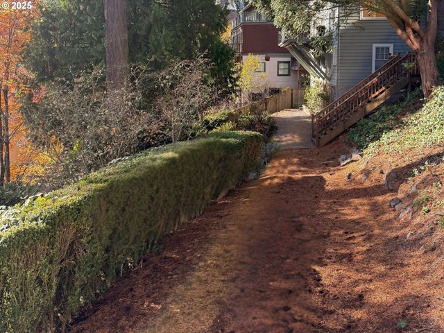 2917 Sw FAIRVIEW Blvd, Portland, OR 97205