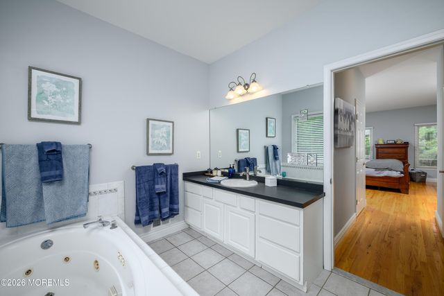 27 Olivia Way, Jackson, NJ 08527