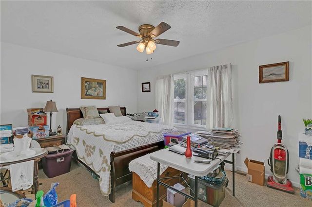 209 Crestwood CT, Yorktown, VA 23692