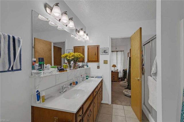 209 Crestwood CT, Yorktown, VA 23692