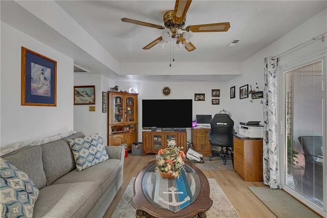 209 Crestwood CT, Yorktown, VA 23692