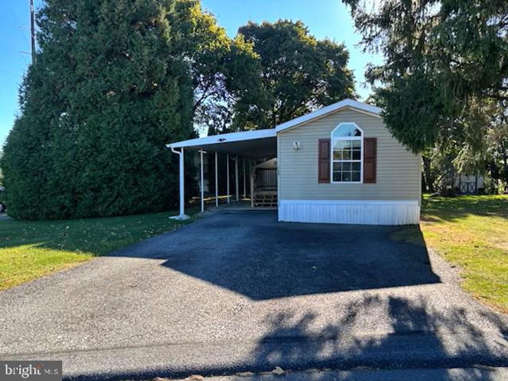 Image 1 of property listing at 109 RAIN DOVE DR, Red Lion, PA 17356