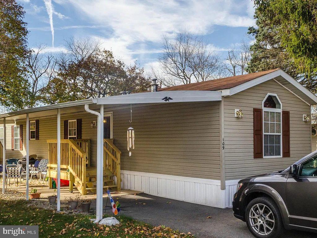 Image 1 of property listing at 109 RAIN DOVE DR, Red Lion, PA 17356