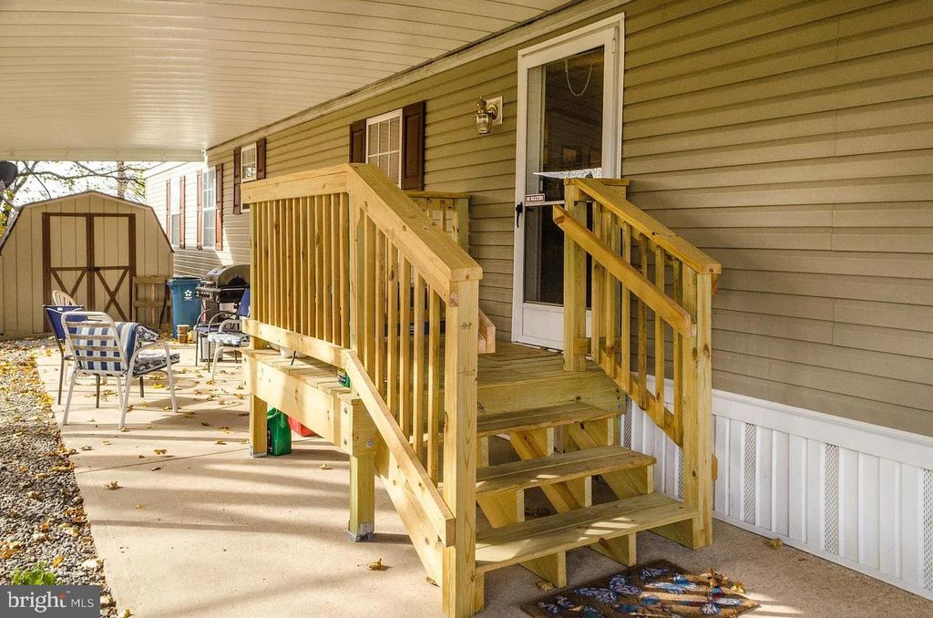 Image 2 of property listing at 109 RAIN DOVE DR, Red Lion, PA 17356