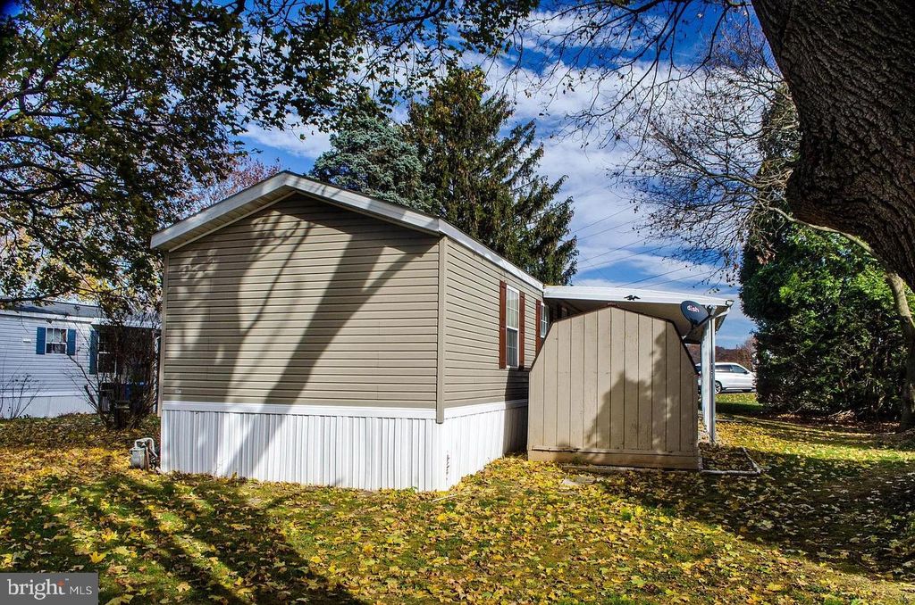 Image 4 of property listing at 109 RAIN DOVE DR, Red Lion, PA 17356