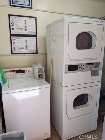 1708 Pine Avenue 11, Long Beach, CA 90813