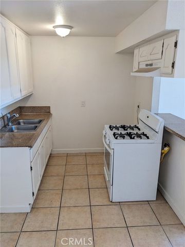 1708 Pine Avenue 11, Long Beach, CA 90813