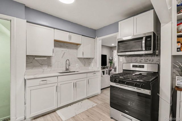 7251 Dolphin, Detroit, MI 48239