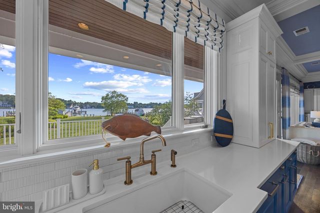 14 E LAKE DR, Annapolis, MD 21403
