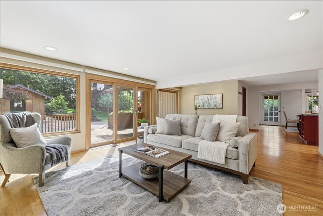 7032 132nd Avenue NE, Kirkland, WA 98033