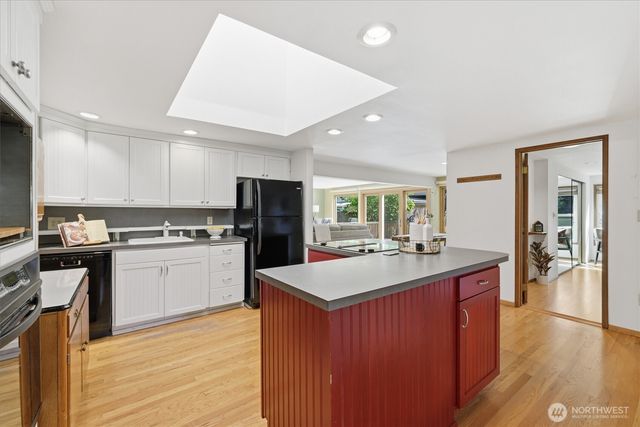 7032 132nd Avenue NE, Kirkland, WA 98033