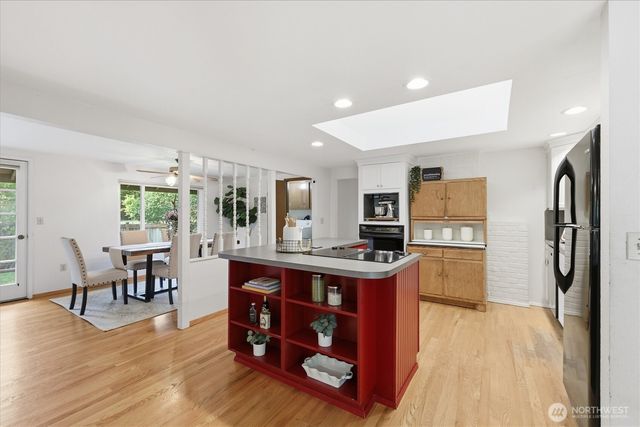 7032 132nd Avenue NE, Kirkland, WA 98033