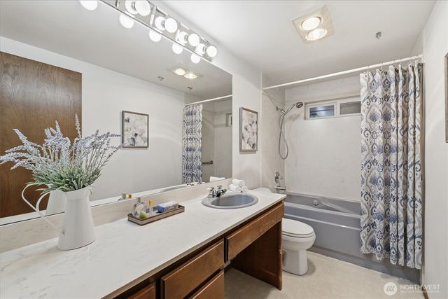 7032 132nd Avenue NE, Kirkland, WA 98033